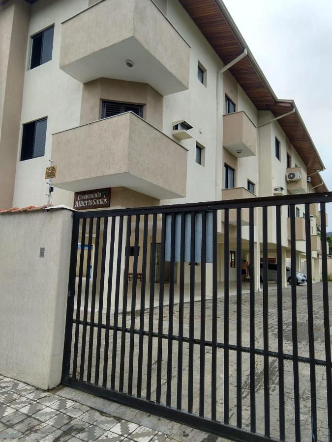 Apartamento Ubatuba, Itagua, Bem Localizado, Duas Vagas De Garagem Luaran gambar
